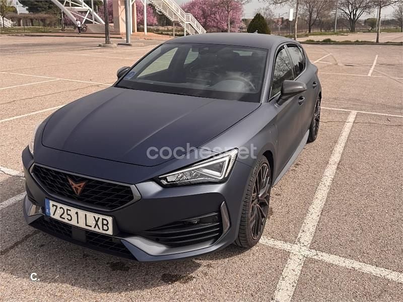 Usado Cupra Leon VZ 245 CV (180 kW) 2022 Azul Berlina
