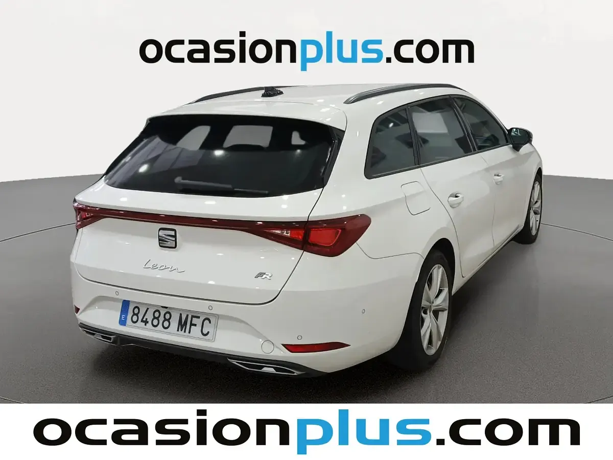 Usado Seat Leon FR 150 CV (110 kW) 2023 Blanco Monovolumen