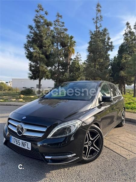 Usado Mercedes B180 109 CV (80 kW) 2015 Negro Monovolumen
