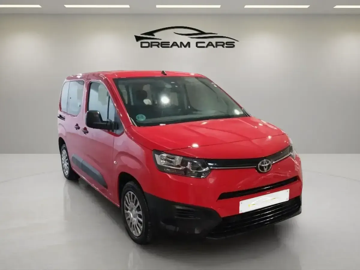 Usado Toyota Proace Verso Active 131 CV (96 kW) 2023 Rojo Familiar