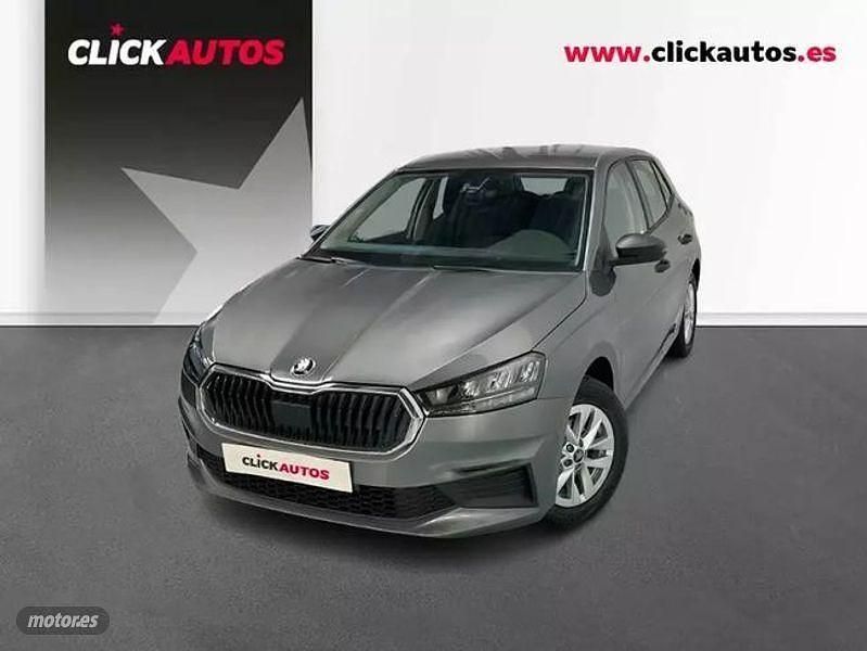 Usado Skoda Fabia Essence 80 CV (58 kW) 2025 Gris Utilitario