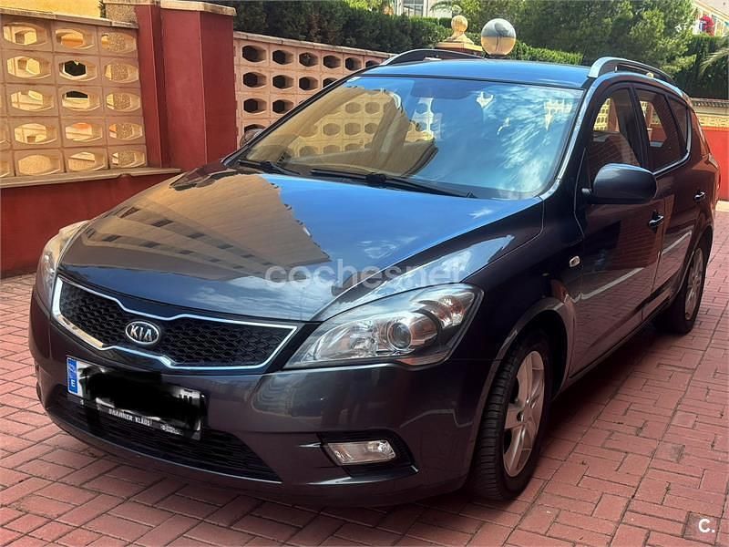 Gris / plata Usado 2012 Kia Ceed Berlina | 3499 € - Imagen 1/4