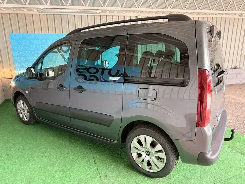 Usado Citroën Berlingo XTR 92 CV (67 kW) 2013 Gris / plata Monovolumen