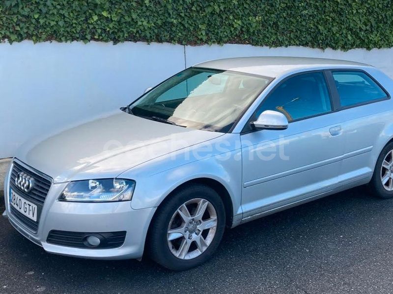 Gris / plata Usado 2010 Audi A3 Attraction Berlina | 7790 € (Un poco caro) - Imagen 1/4