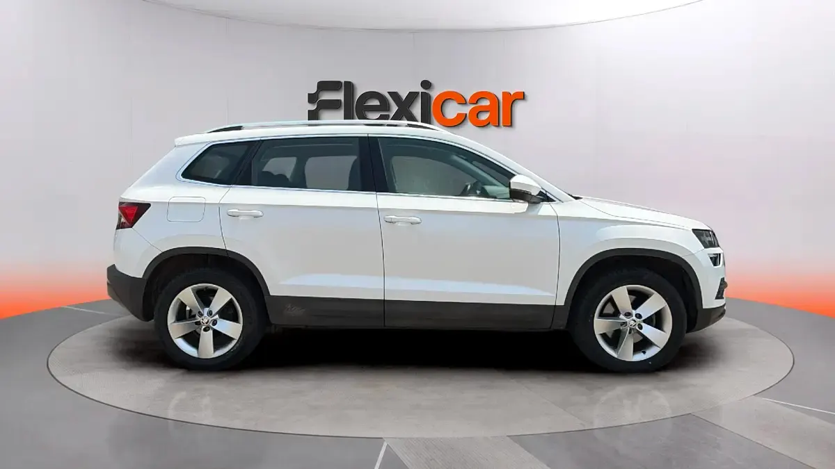 Usado Skoda Karoq Ambition 150 CV (110 kW) 2021 Blanco SUV