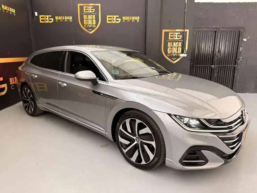 Usado VW Arteon R-line 150 CV (110 kW) 2023 Gris / plata Familiar