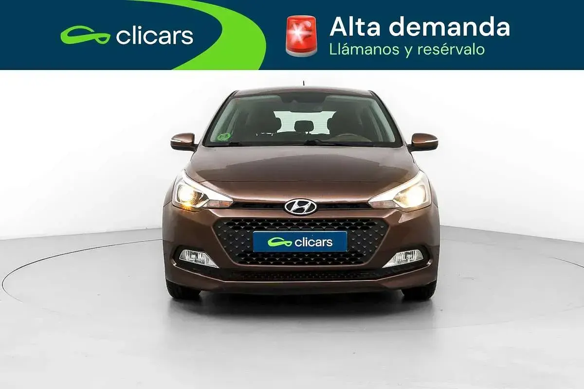 Usado Hyundai i20 84 CV (61 kW) 2016 Marrón Utilitario