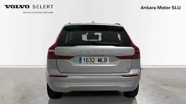 Käytetty Volvo XC60 Core 197 HP (144 kW) 2023 Hopea Katumaasturi
