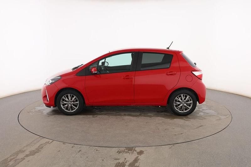 Usado Toyota Yaris Business Edition 69 CV (50 kW) 2018 Rojo Berlina