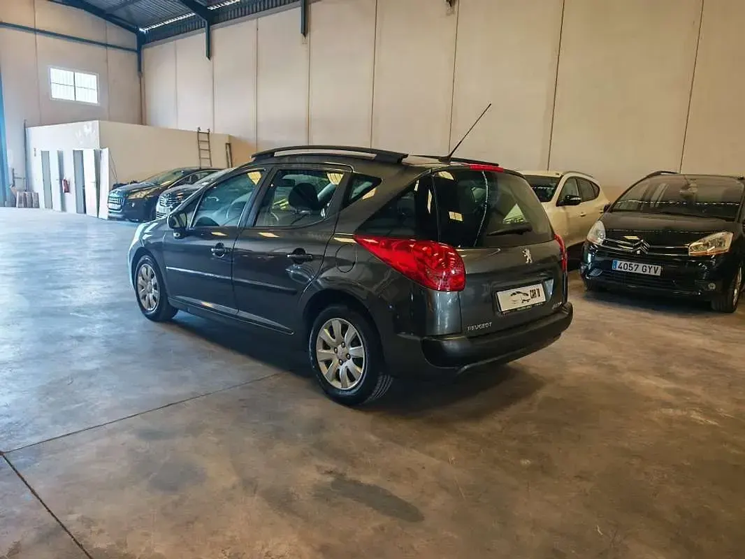 Usado Peugeot 207 90 CV (66 kW) 2008 Gris Familiar