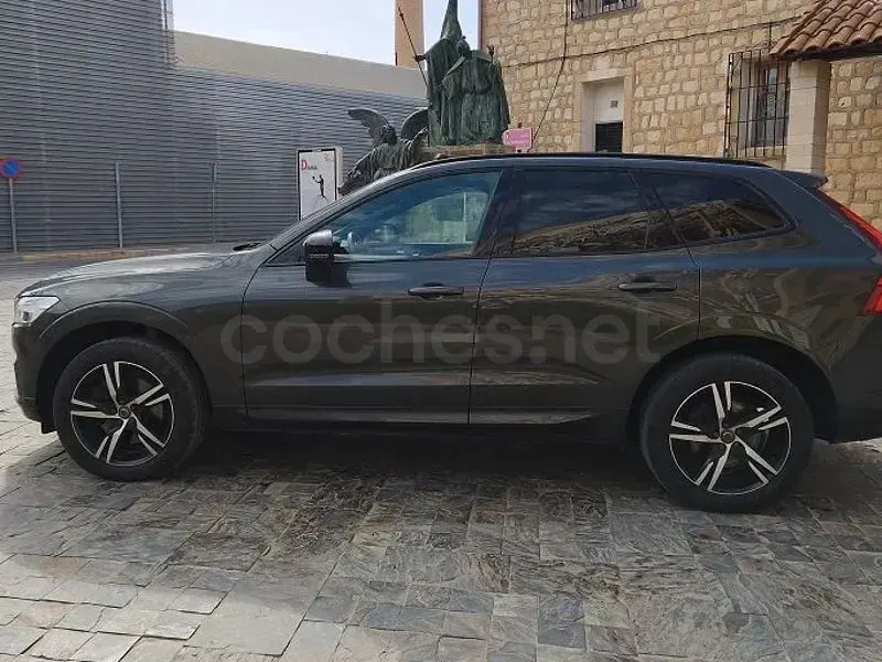 Usado Volvo XC60 R-Design 190 CV (139 kW) 2020 Negro SUV