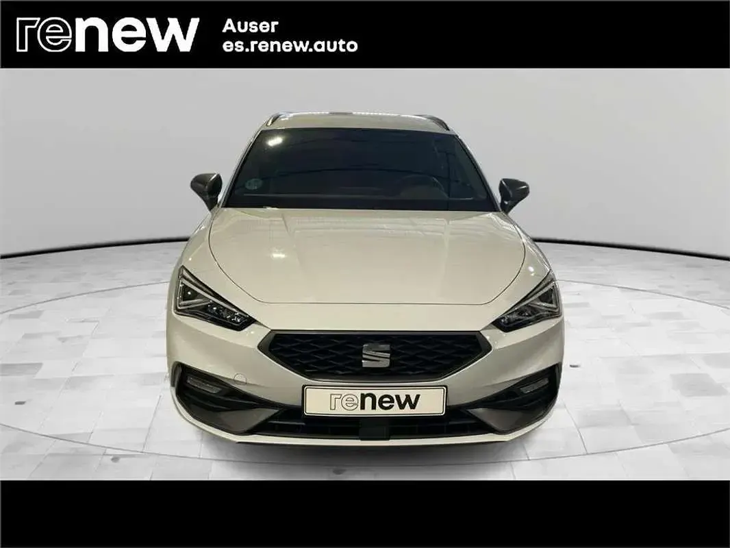 Usado Seat Leon ST FR 110 CV (80 kW) 2023 Blanco Familiar