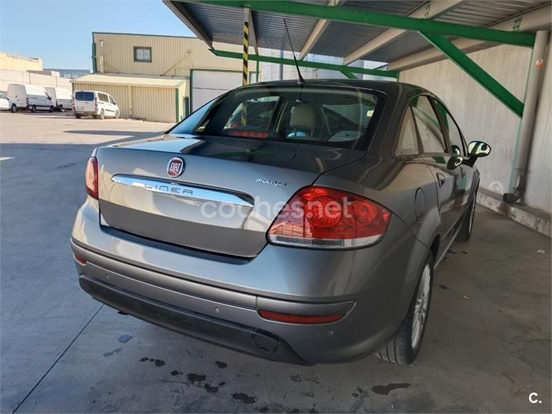 Gris / plata Usado 2013 Fiat Linea Berlina | 4690 € - Imagen 1/4