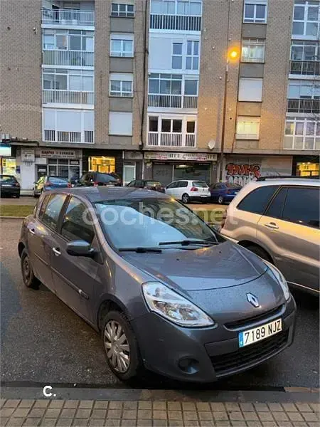 Usado Renault Clio GrandTour 100 CV (73 kW) 2009 Gris / plata Familiar