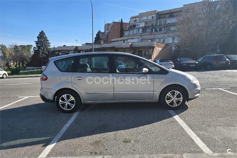 Usado Ford S-MAX Trend 145 CV (106 kW) 2006 Gris / plata Monovolumen