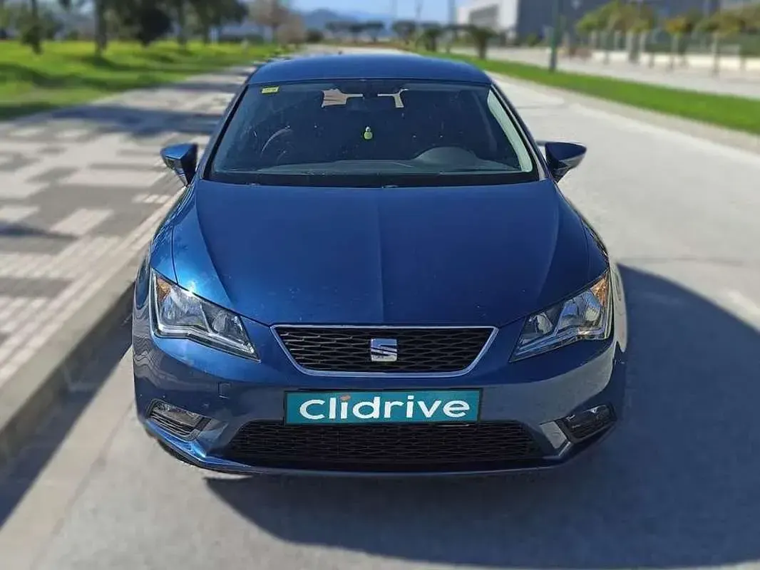Usado Seat Leon Style 105 CV (77 kW) 2014 Azul Berlina