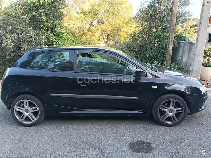 Usado Fiat Stilo Racing 120 CV (88 kW) 2007 Negro Familiar