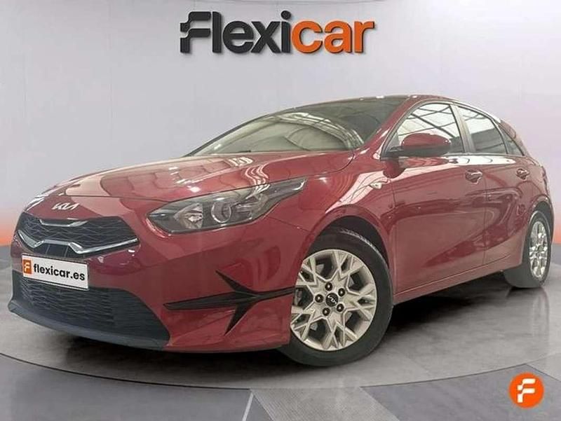 Usado Kia Ceed 120 CV (88 kW) 2023 Burdeos Utilitario