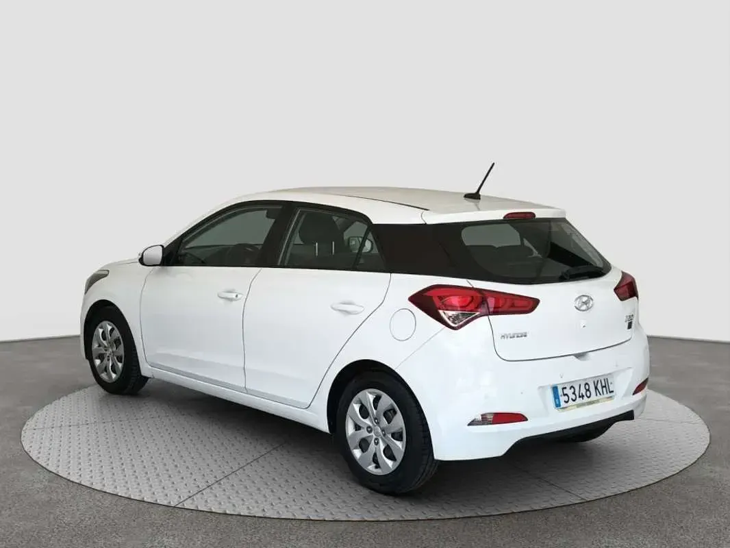 Usado Hyundai i20 101 CV (74 kW) 2018 Blanco Utilitario