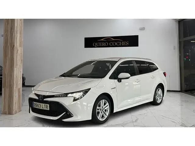 Używany Toyota Corolla Active 122 KM (89 kW) 2021 Biały Kombi