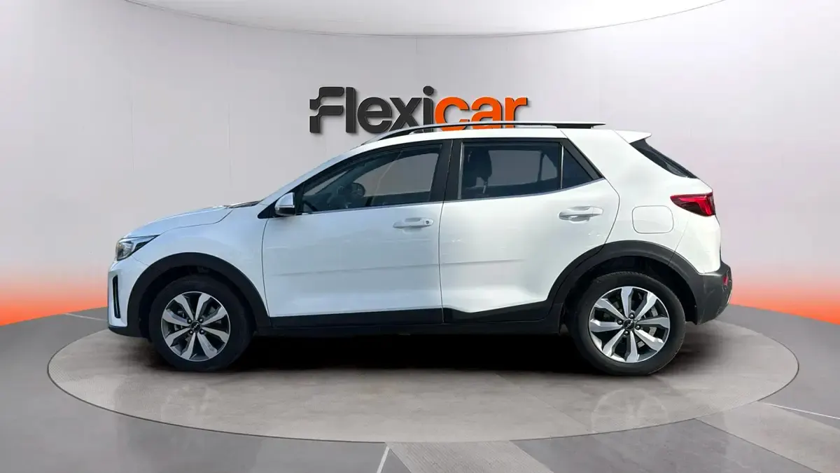 Usado Kia Stonic 84 CV (61 kW) 2022 Blanco SUV