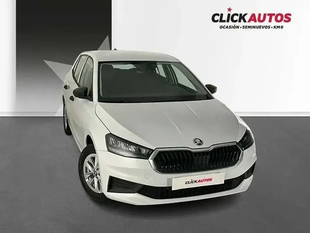 Usado Skoda Fabia Essence 80 CV (58 kW) 2025 Blanco Utilitario