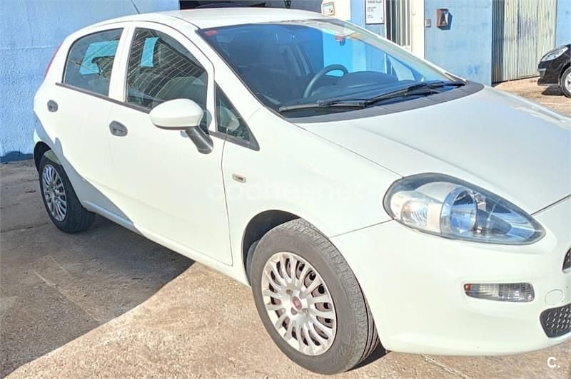 Usado Fiat Punto 77 CV (56 kW) 2017 Blanco Berlina