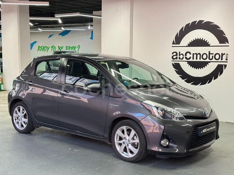 Gris / plata Usado 2012 Toyota Yaris Hybrid Advance Berlina | 10.900 € (Caro) - Imagen 1/4