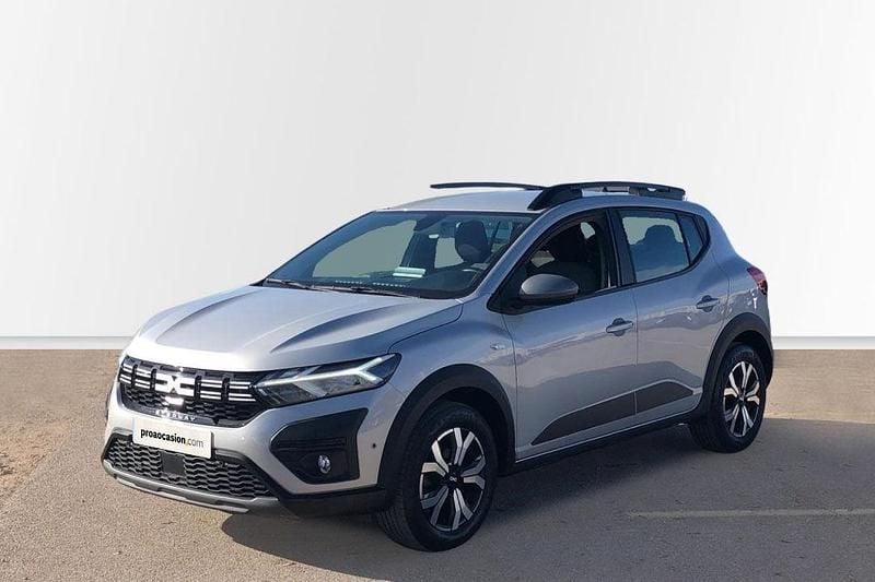 Gris Usado 2023 Dacia Sandero Expression Berlina | 15.550 € - Imagen 1/4