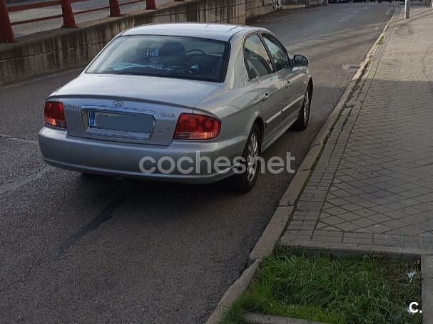 Usado Hyundai Sonata GLS 131 CV (96 kW) 2004 Gris / plata Berlina