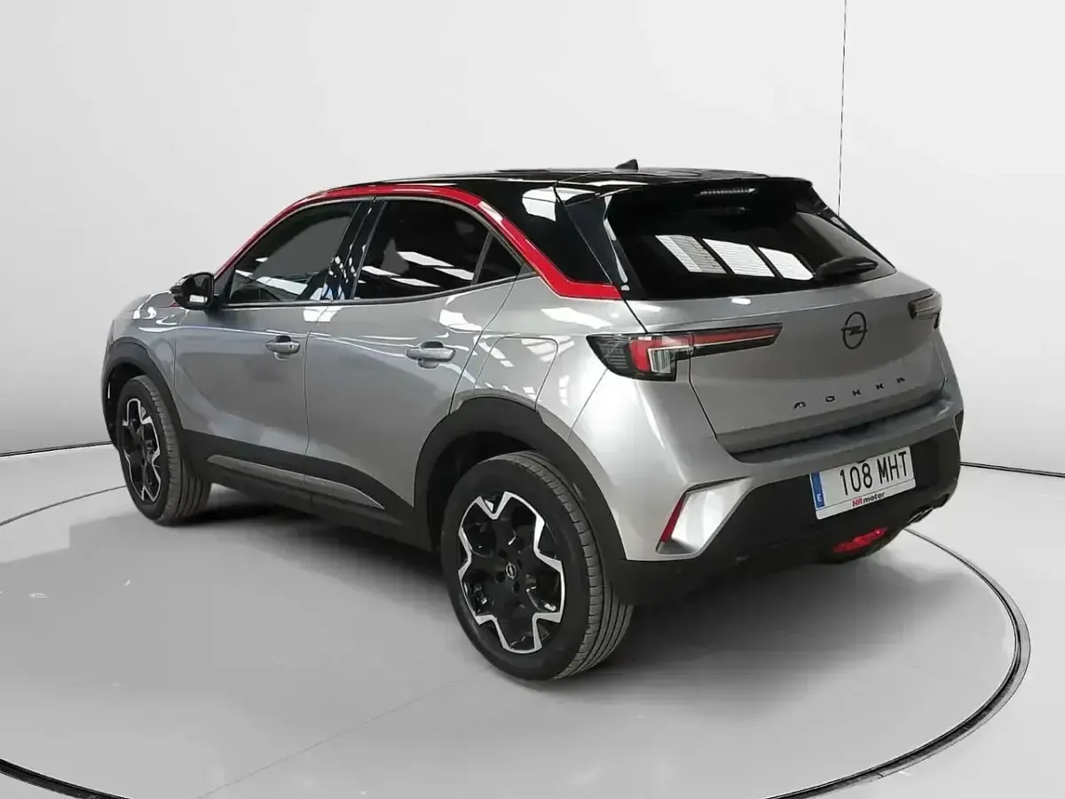 Usado Opel Mokka 136 CV (100 kW) 2023 Gris / plata SUV