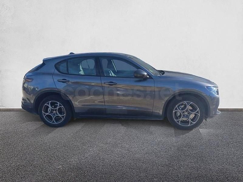 Usado Alfa Romeo Stelvio Sprint 160 CV (117 kW) 2023 Blanco SUV