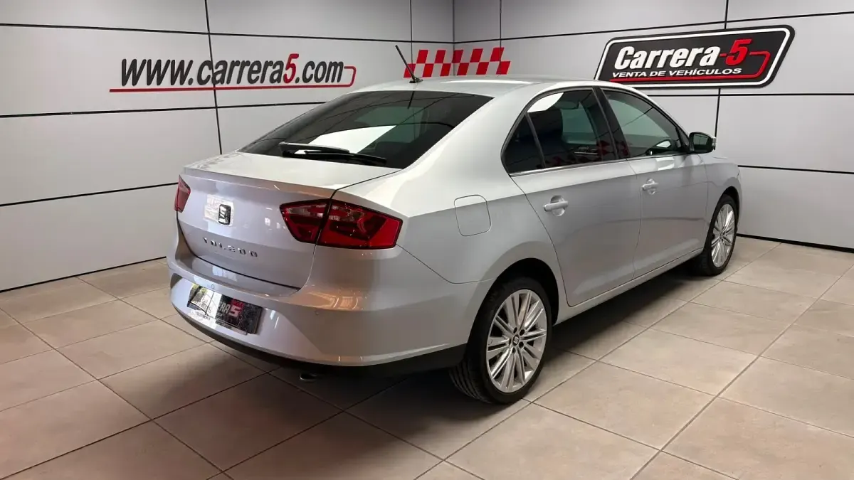 Usado Seat Toledo XCELLENCE 110 CV (80 kW) 2018 Gris Utilitario