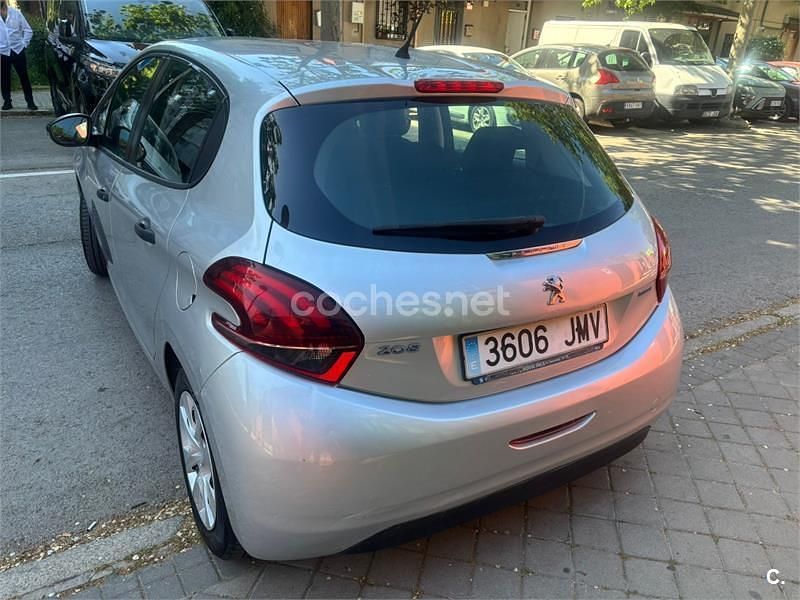Usado Peugeot 208 Style 82 CV (60 kW) 2016 Gris / plata Utilitario