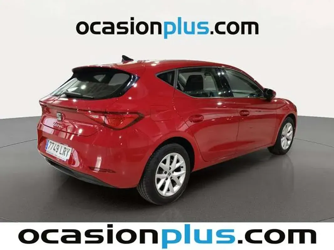 Usado Seat Leon Reference 90 CV (66 kW) 2021 Rojo Utilitario