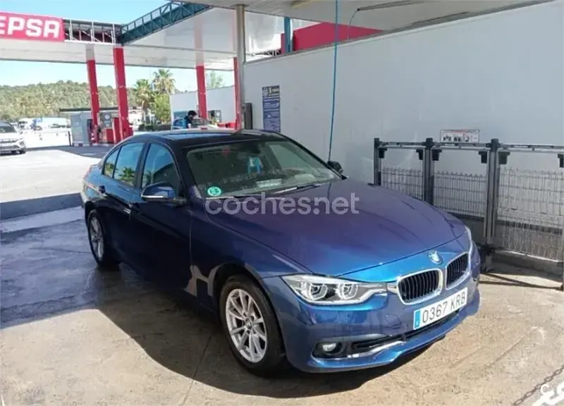 Usado BMW 318 150 CV (110 kW) 2018 Azul Berlina