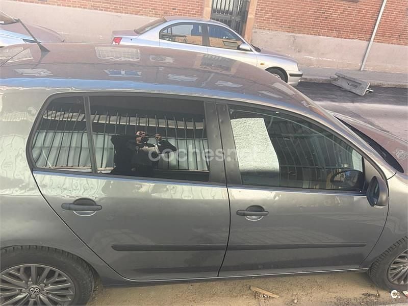 Usado VW Golf VI Highline 115 CV (84 kW) 2008 Gris / plata Utilitario