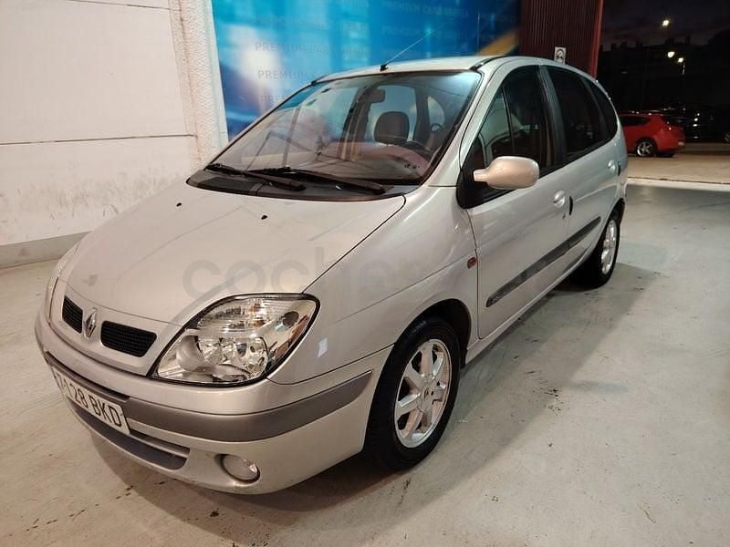 Usado Renault Scénic Privilege 140 CV (102 kW) 2001 Gris / plata Monovolumen