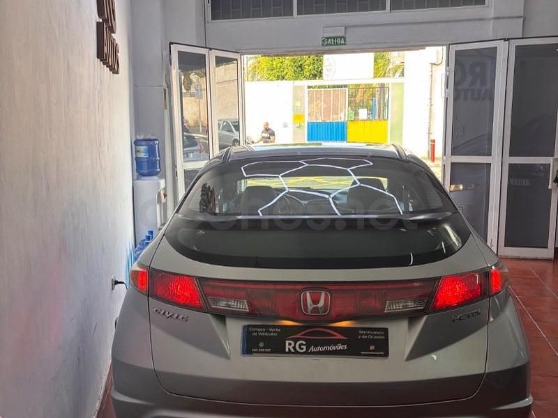 Usado Honda Civic Comfort 140 CV (102 kW) 2009 Gris / plata Berlina