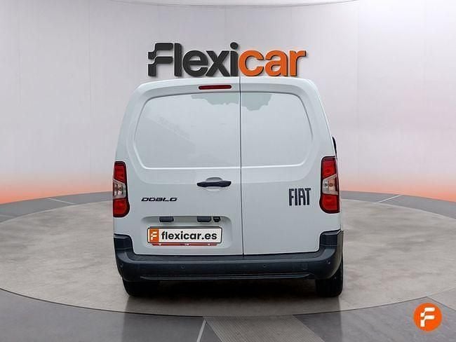 Usado Fiat Doblò 100 CV (73 kW) 2024 Blanco Monovolumen