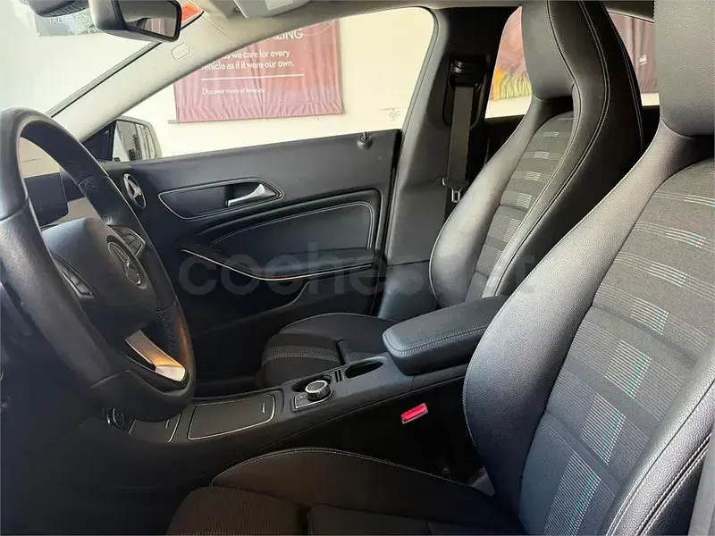 Usado Mercedes CLA220 177 CV (130 kW) 2017 Blanco Berlina