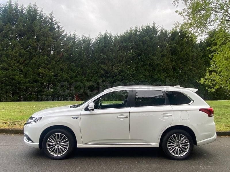 Usado Mitsubishi Outlander P-HEV 224 CV (164 kW) 2019 Blanco SUV