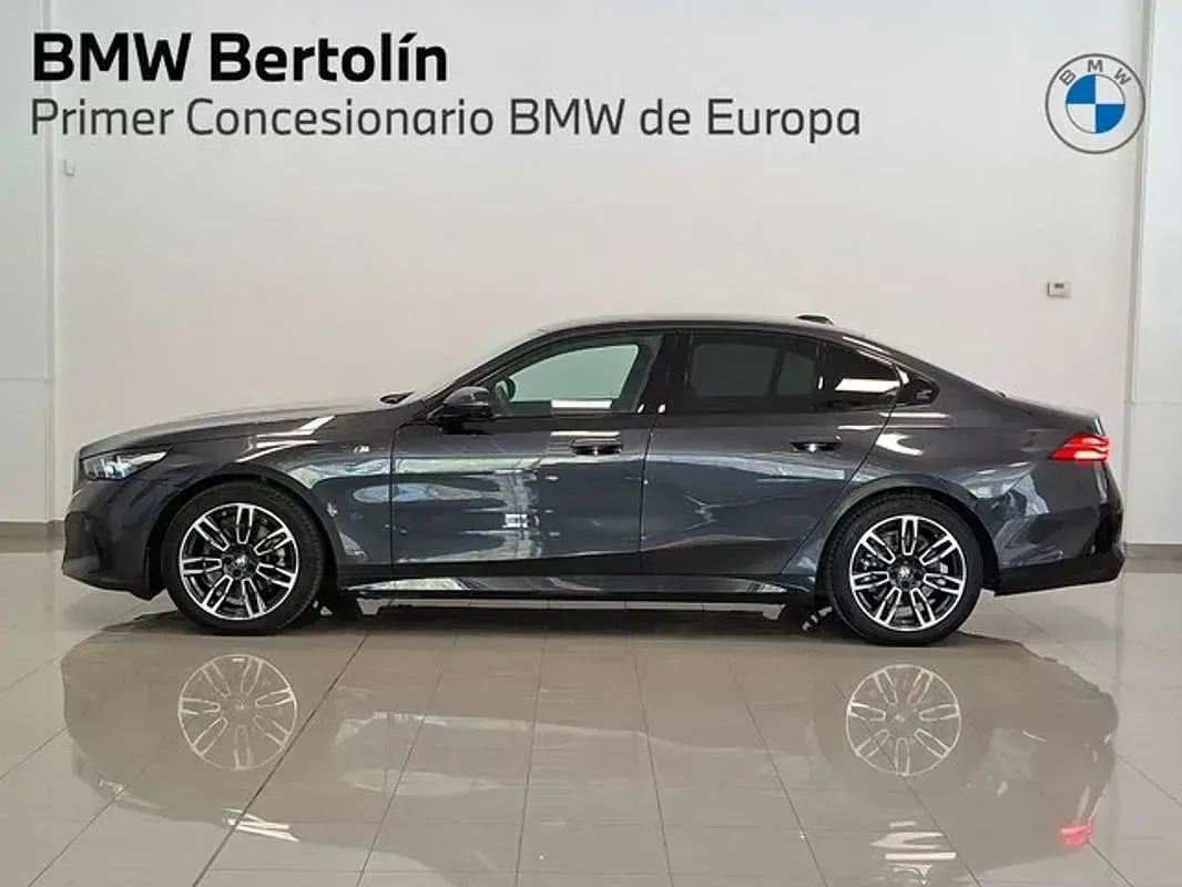 Usado BMW 520 197 CV (144 kW) 2025 Gris Berlina