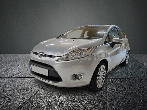 Gris / plata Usado 2009 Ford Fiesta Titanium Utilitario | 4990 € (Precio justo) - Imagen 1/4