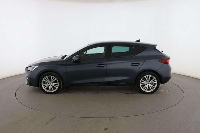 Usado Seat Leon Style 131 CV (96 kW) 2021 Gris Berlina
