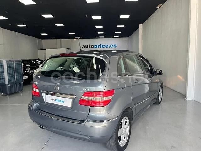 Usado Mercedes B180 109 CV (80 kW) 2009 Marrón Monovolumen