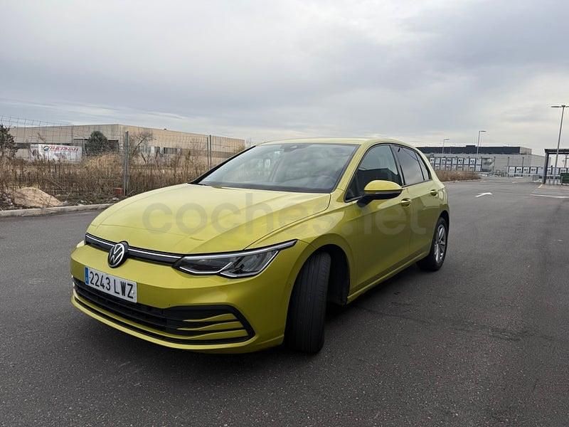 Usado VW Golf VIII 115 CV (84 kW) 2022 Amarillo Berlina