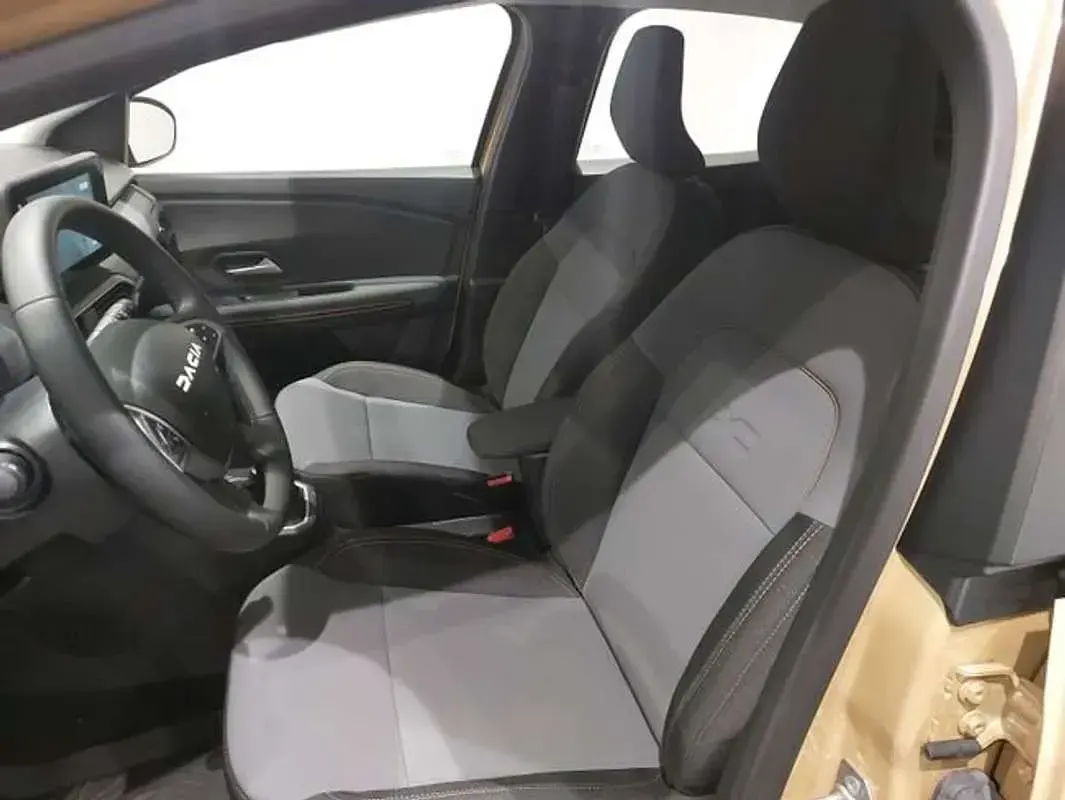 Usado Dacia Sandero Extreme 101 CV (74 kW) 2025 Beige Berlina