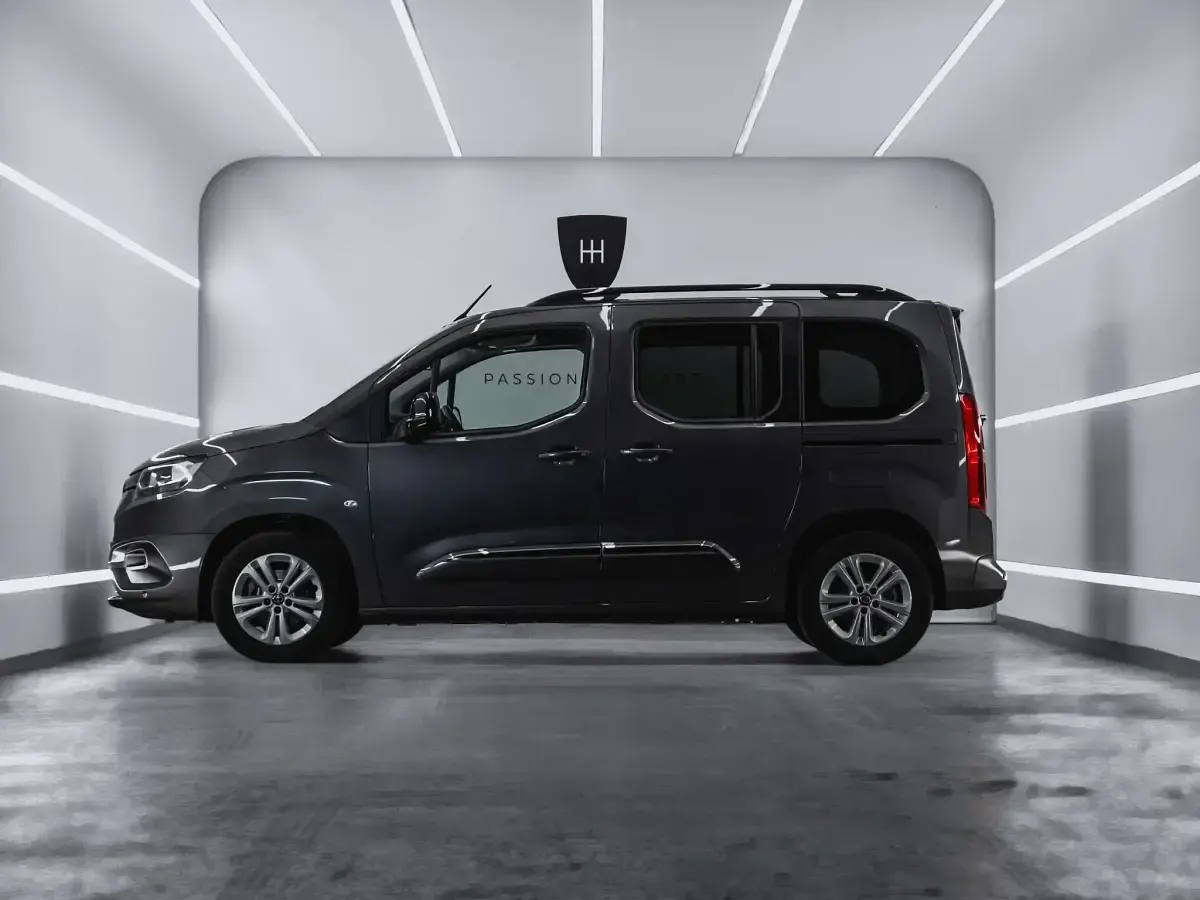 Usado Toyota Proace Verso Active 110 CV (80 kW) 2023 Gris Familiar