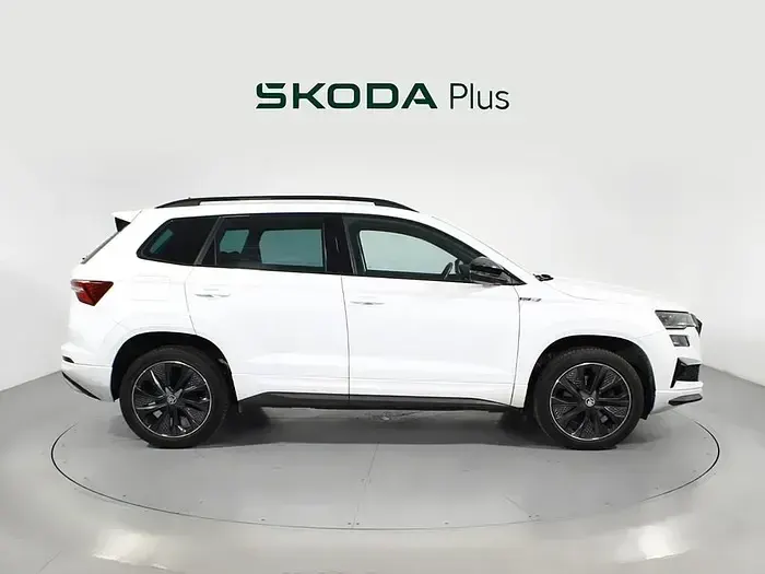 Usado Skoda Karoq SportLine 150 CV (110 kW) 2022 Blanco SUV